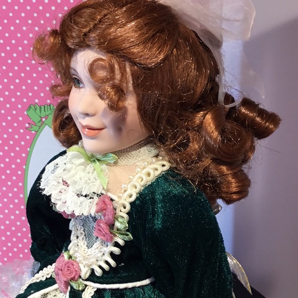 NIB Paradise Galleries Porcelain Doll Ivy - Picture 5 of 16
